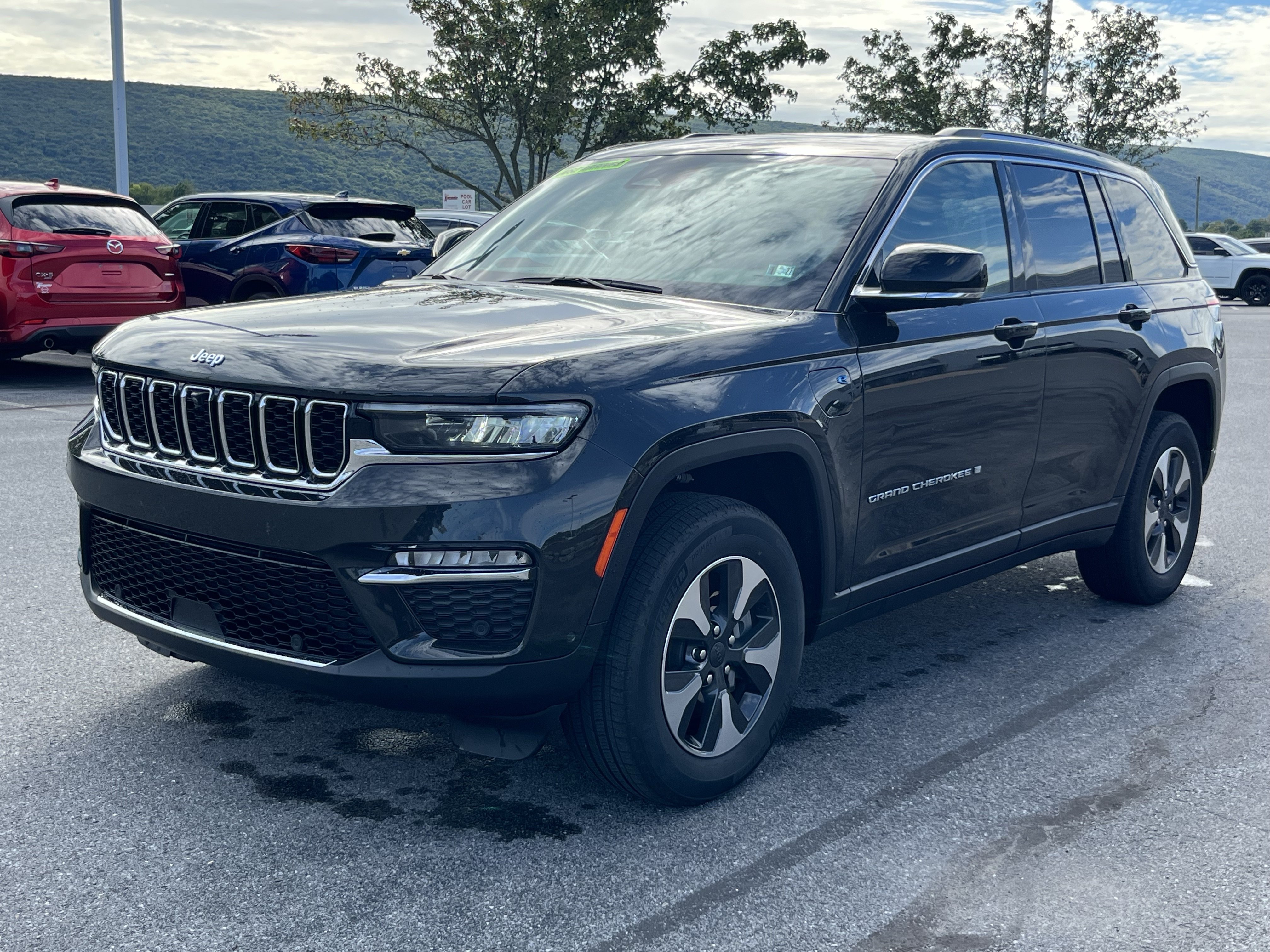 Used 2023 Jeep Grand Cherokee 4WD 4xe w/ Luxury Tech Group II image 11