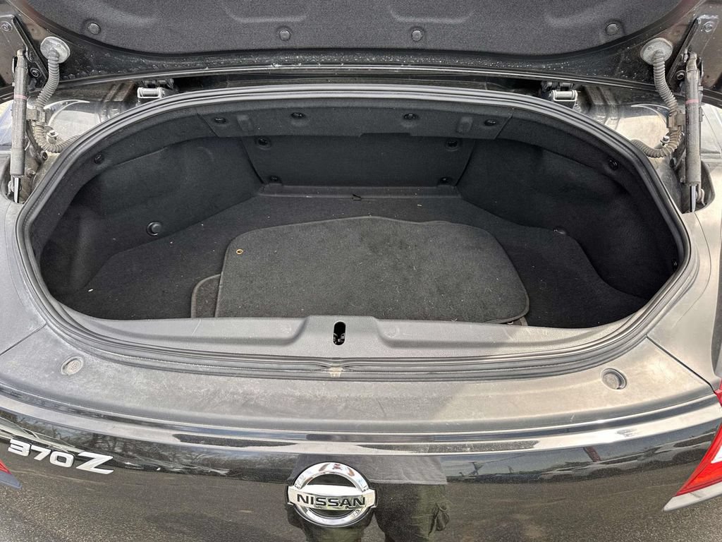 Used 2019 Nissan 370Z Roadster RWD image 7
