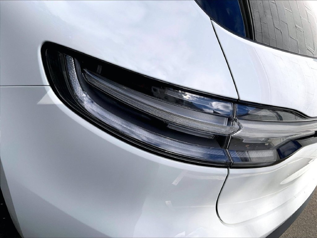 Certified 2023 Porsche Macan Turbo AWD/4WD image 31