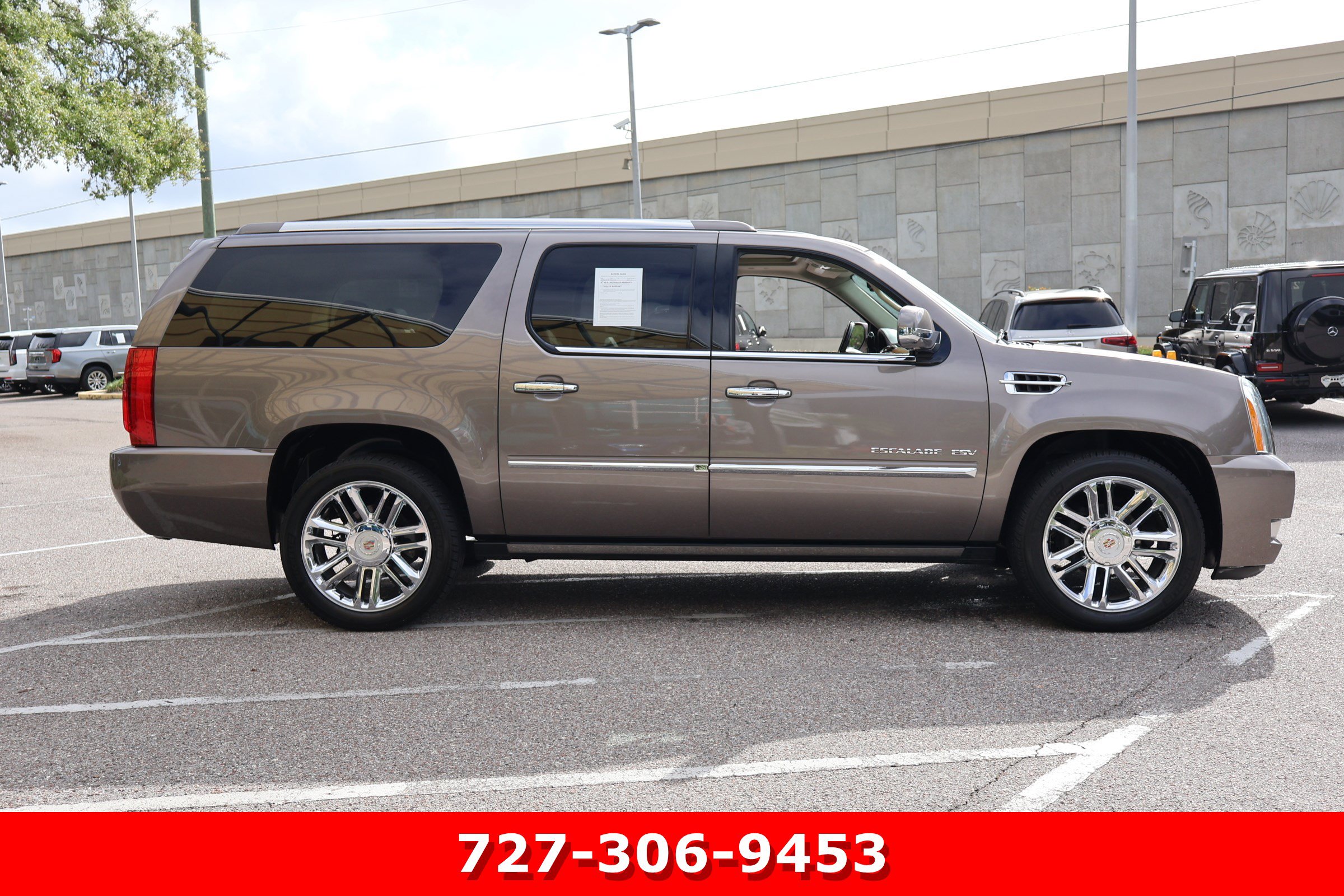 Used 2013 Cadillac Escalade ESV Platinum RWD image 11