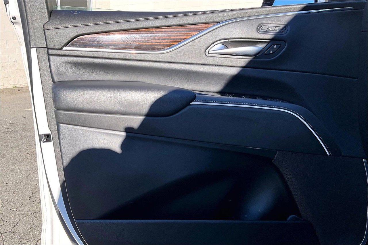Used 2022 Cadillac Escalade Luxury image 27