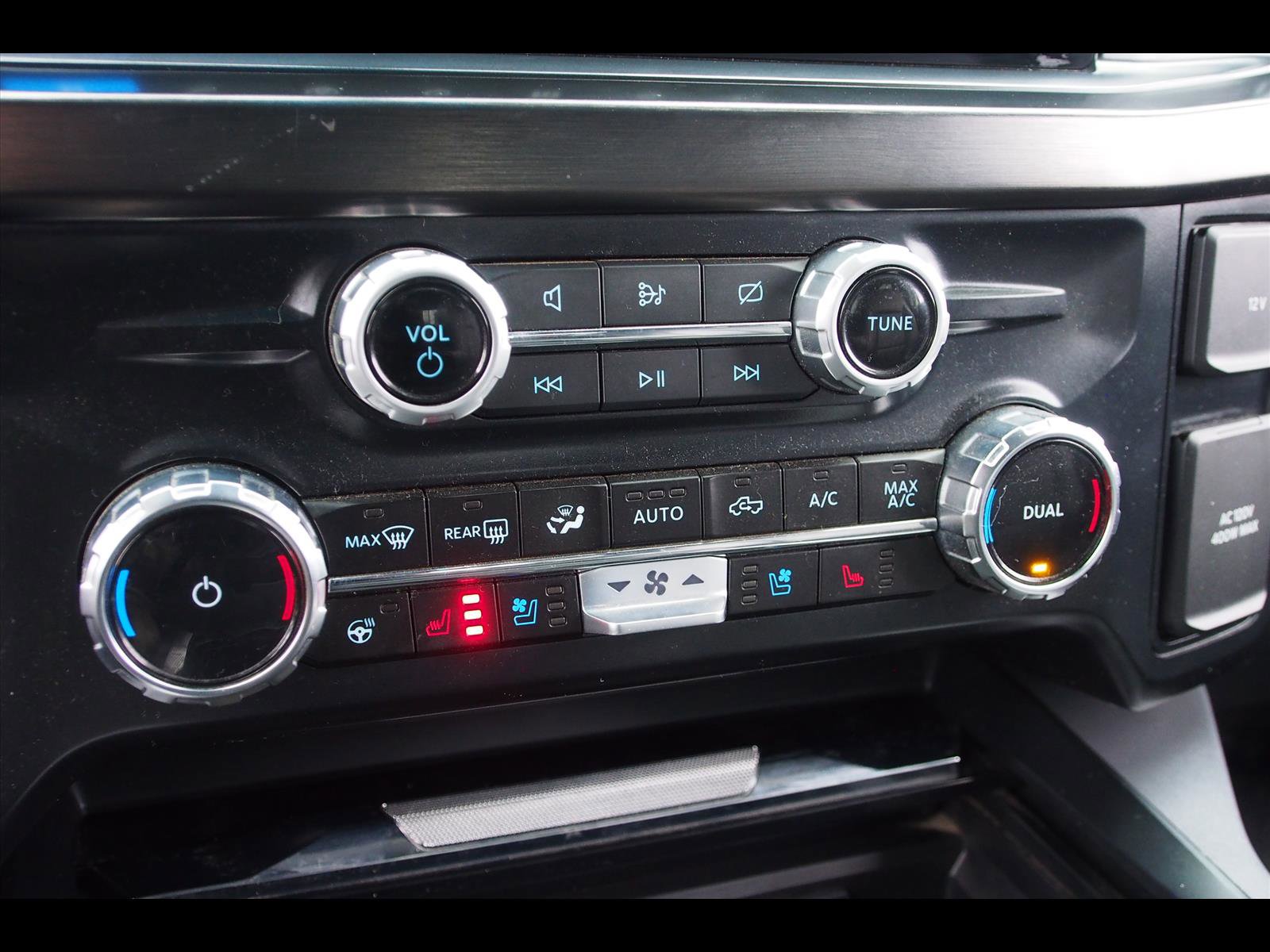 Used 2024 Ford F350 Lariat w/ Chrome Package image 27