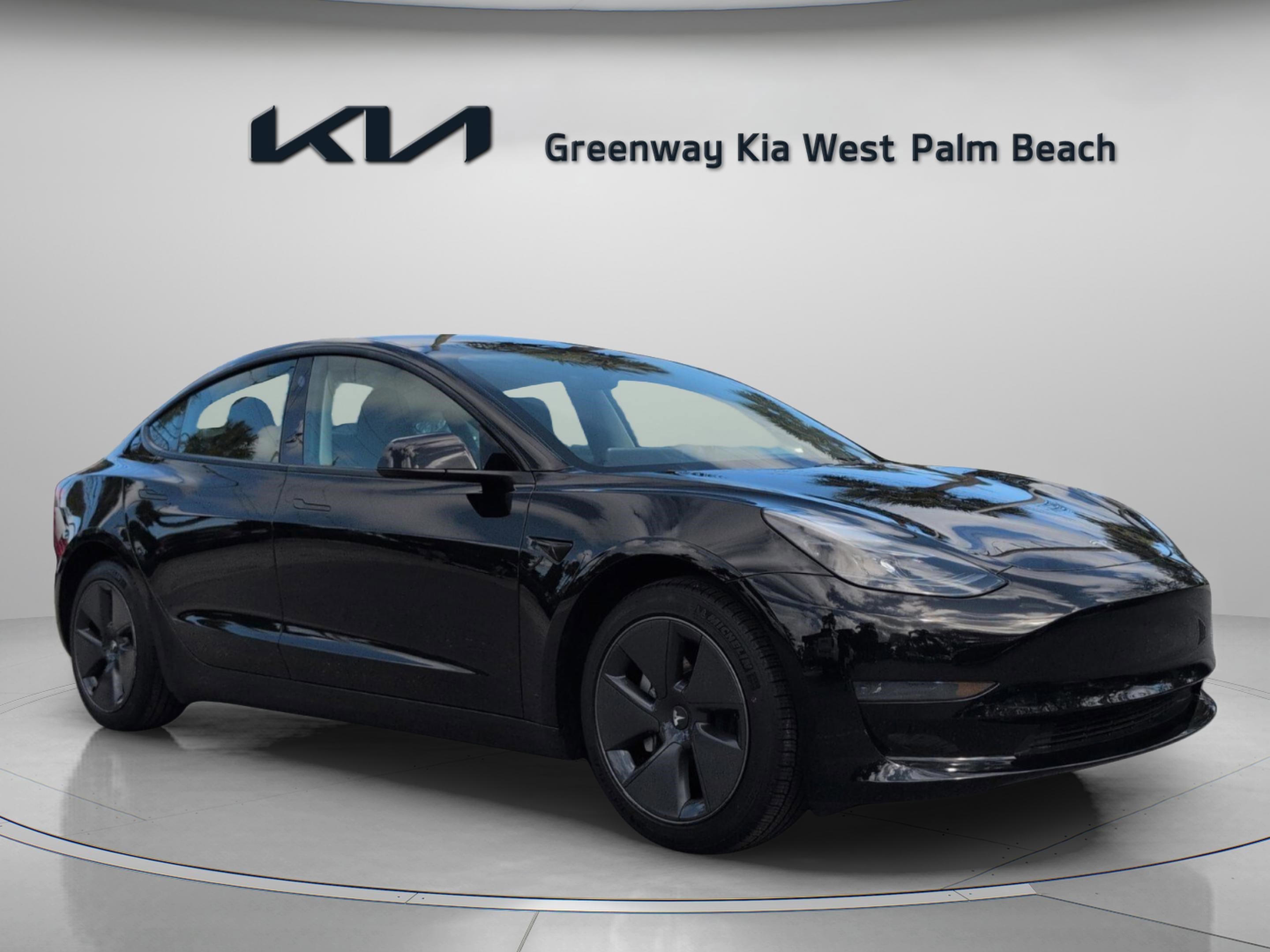 Used 2023 Tesla Model 3 Standard Range image 1