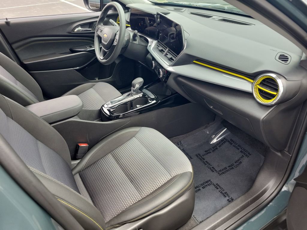Used 2025 Chevrolet Trax LT FWD image 19