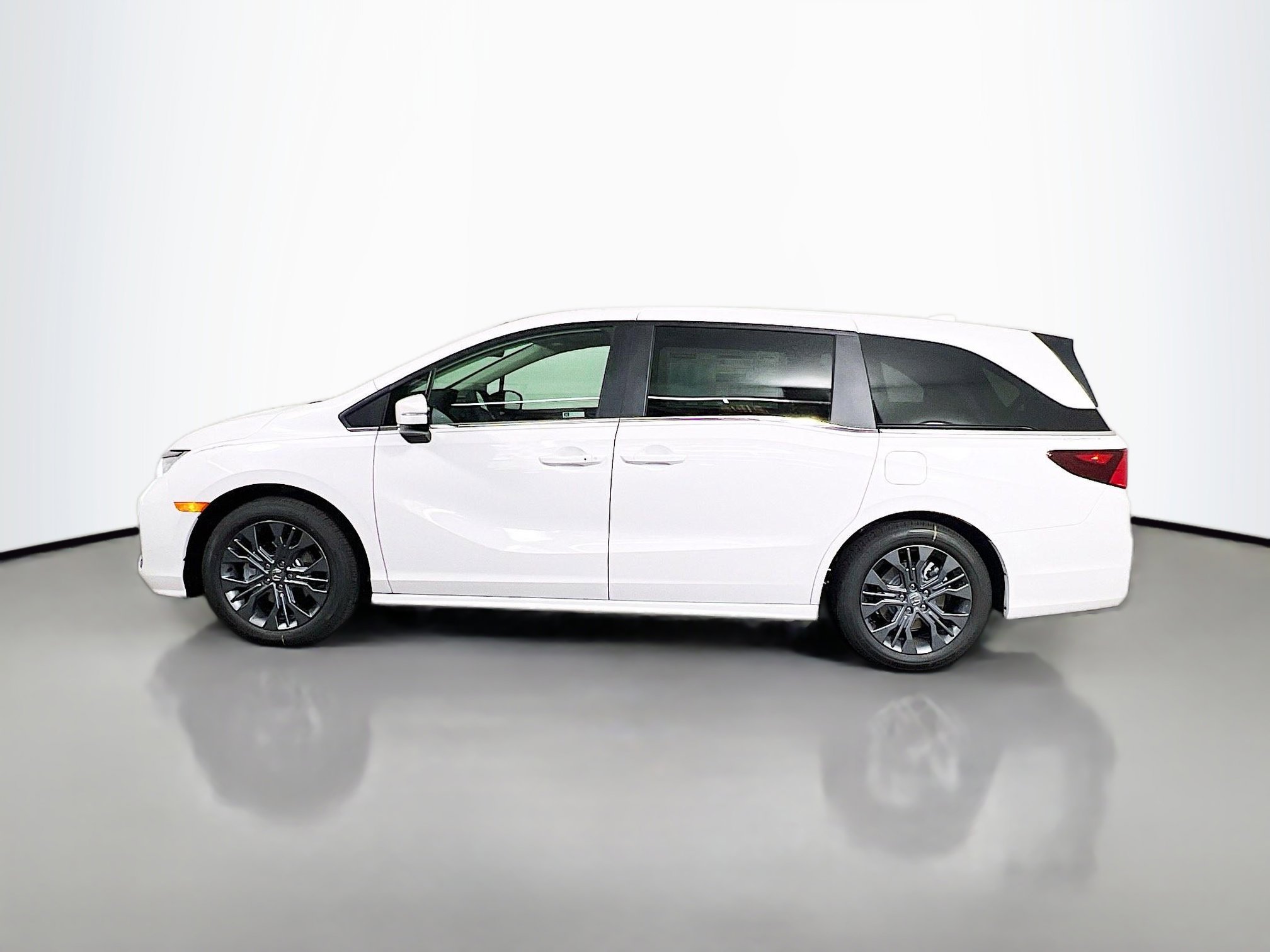 New 2026 Honda Odyssey Touring image 4