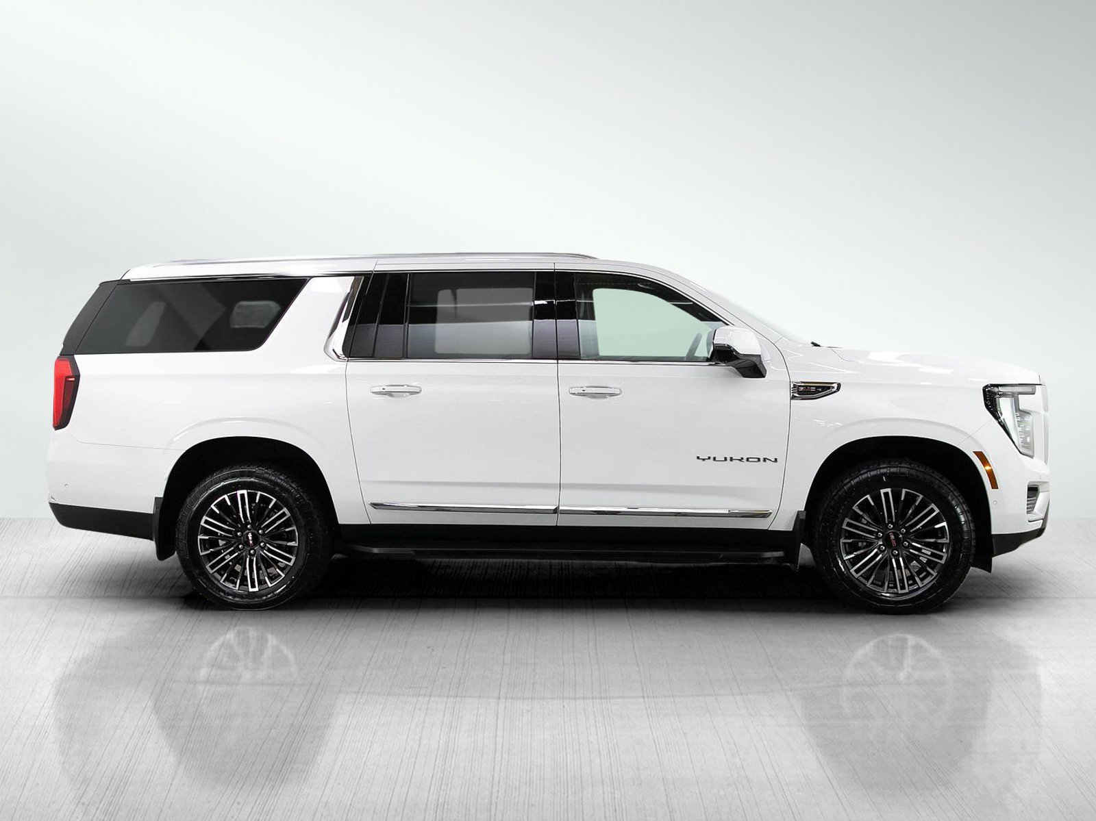 Used 2025 GMC Yukon XL Elevation AWD/4WD image 6
