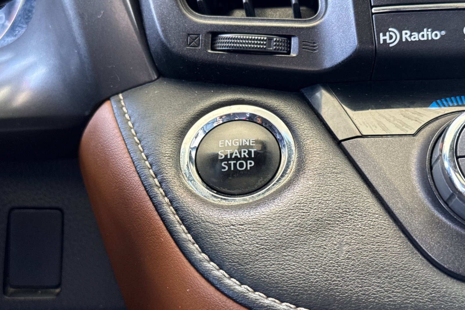 Used 2016 Toyota RAV4 SE AWD/4WD image 33