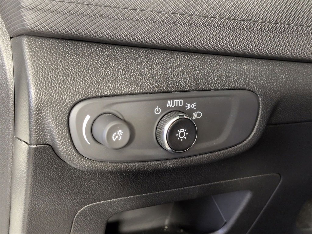 Used 2024 Chevrolet TrailBlazer LT w/ LT Cold Weather Package image 17