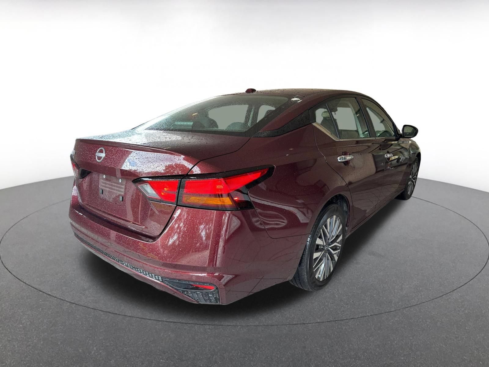 Used 2025 Nissan Altima 2.5 SV FWD image 13