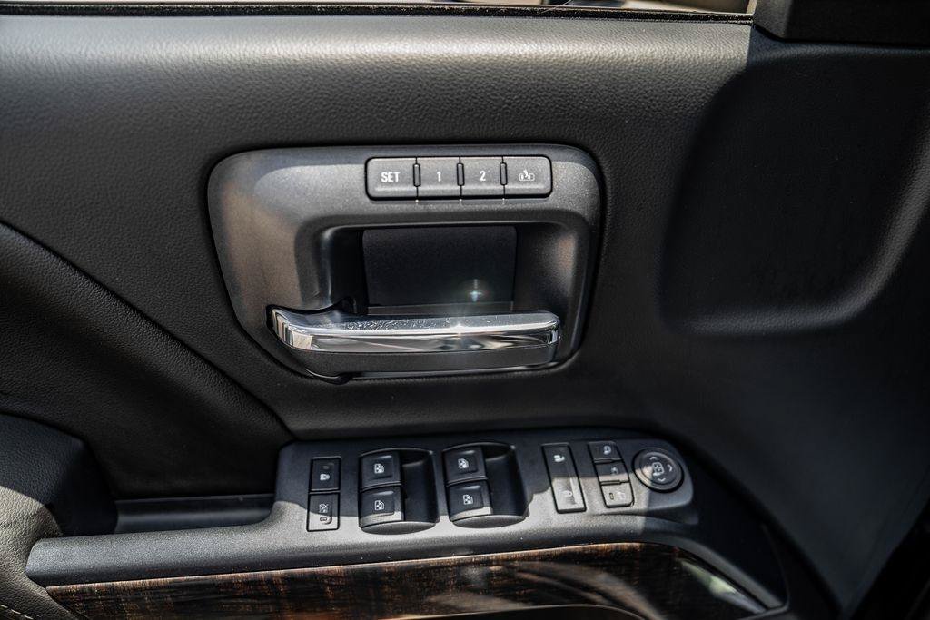 Used 2016 GMC Sierra 2500 Denali w/ Duramax Plus Package AWD/4WD image 19