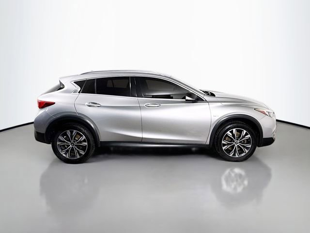 Used 2017 INFINITI QX30 AWD image 5