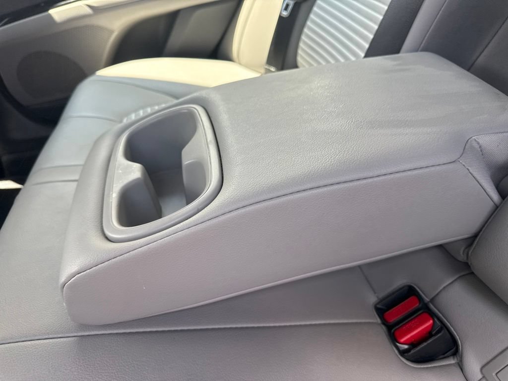 Used 2018 Toyota Camry SE FWD image 14