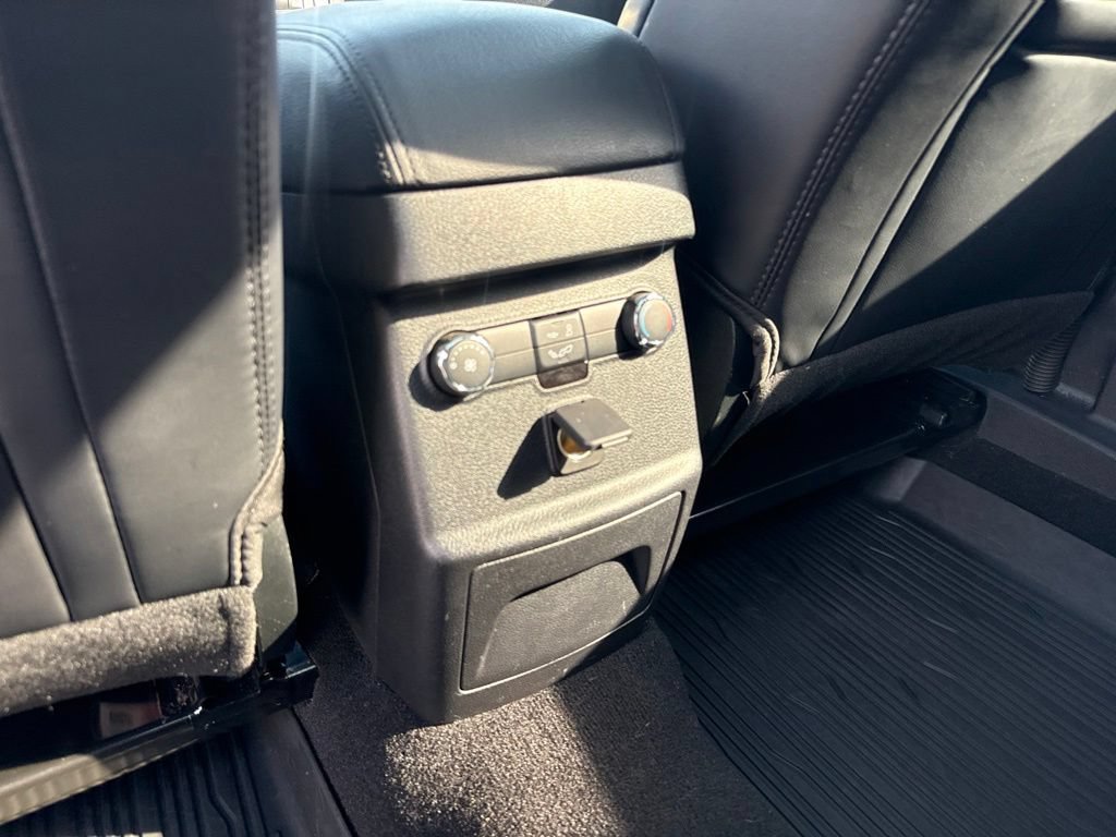 Used 2019 Ford Explorer XLT w/ Equipment Group 202A AWD/4WD image 31
