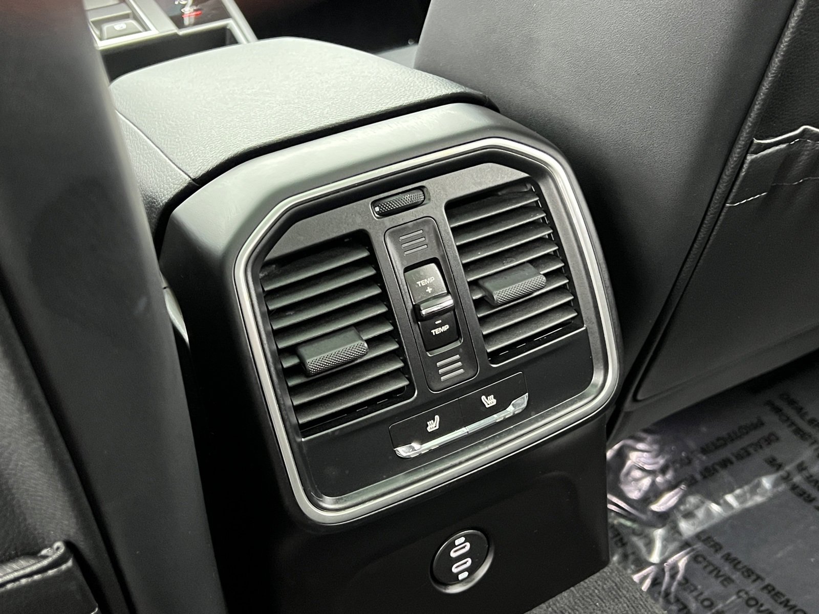 Certified 2025 Porsche Macan image 18