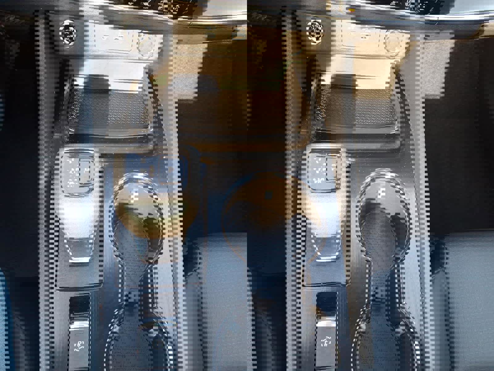 Used 2023 Nissan Rogue SV w/ SV Premium B Package image 15