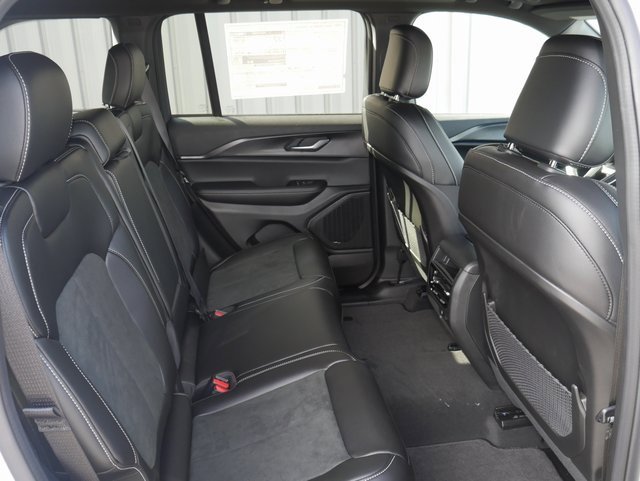 New 2025 Jeep Grand Cherokee Altitude image 26