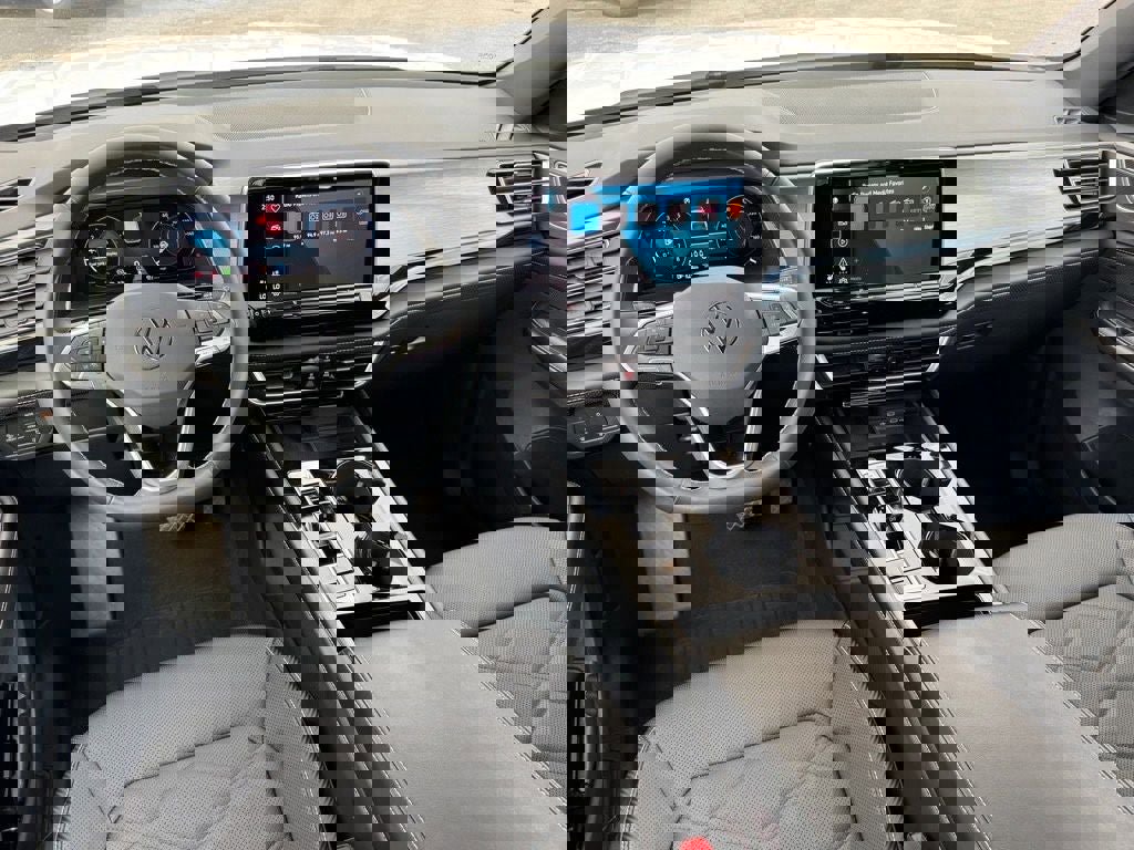 Used 2024 Volkswagen Atlas Cross Sport SE image 14