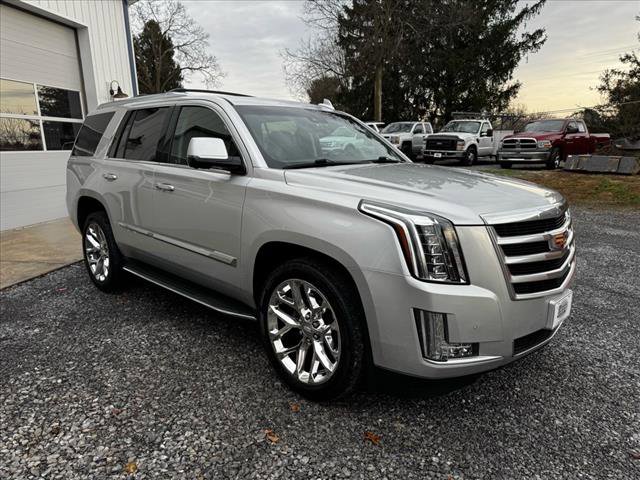 Used 2016 Cadillac Escalade Luxury image 3