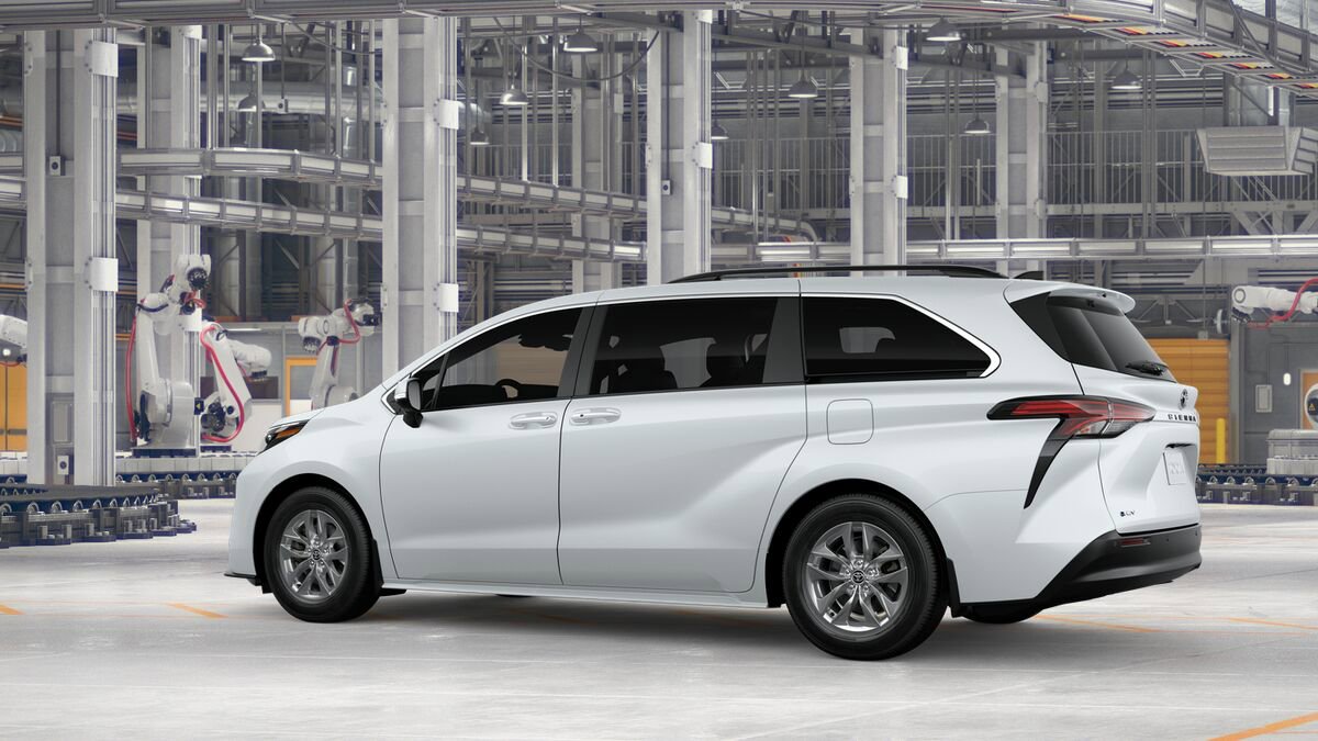 New 2026 Toyota Sienna XLE FWD image 5