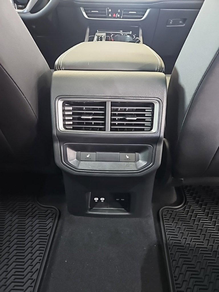 New 2026 Volkswagen Atlas Cross Sport SEL R-Line image 19