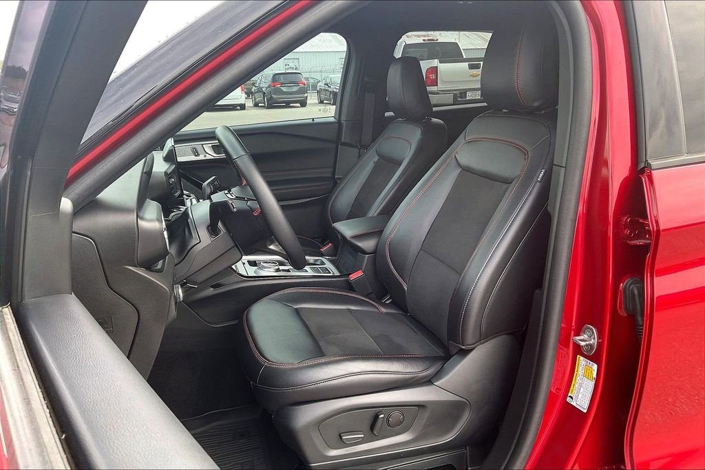 Used 2023 Ford Explorer ST-Line w/ Class IV Trailer Tow Package image 31