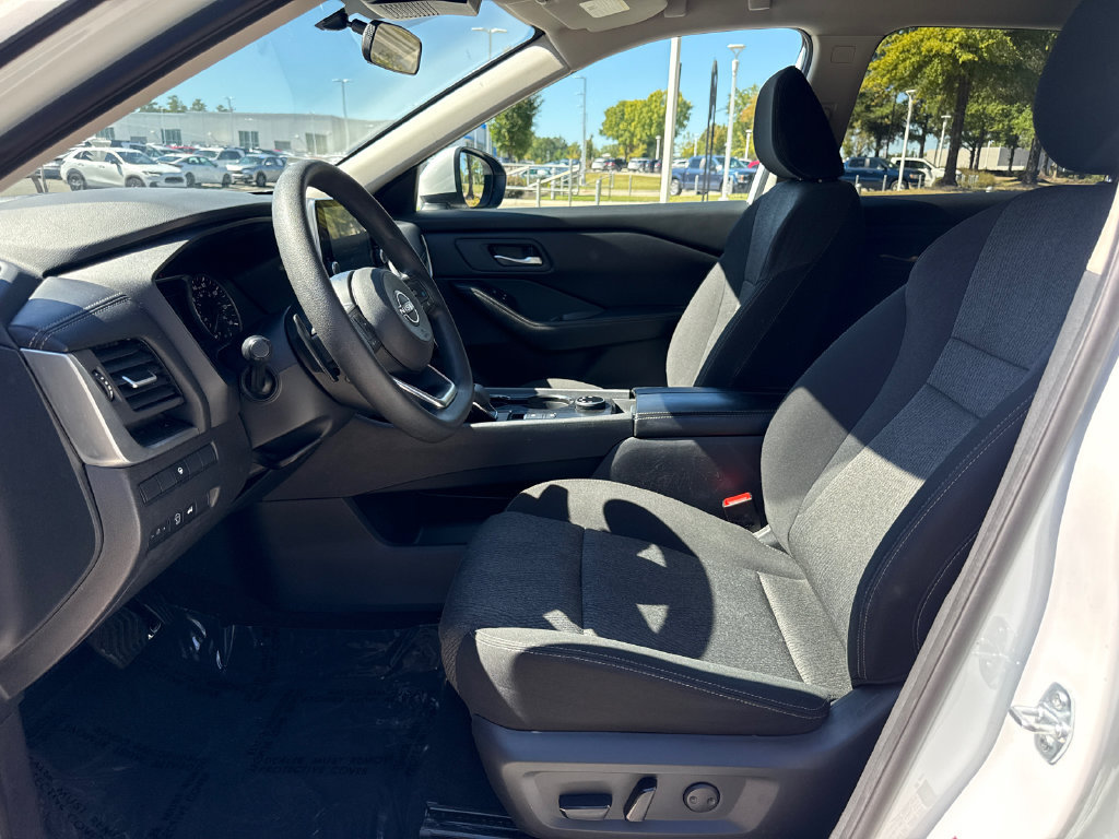 Used 2024 Nissan Rogue SV AWD/4WD image 12