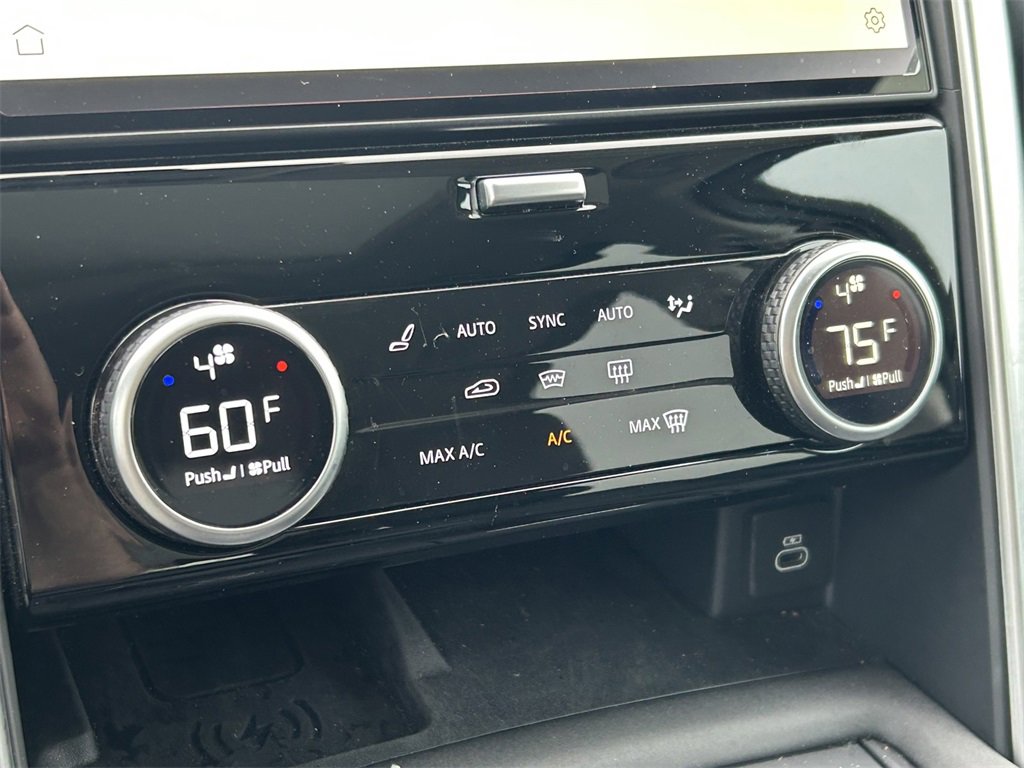 Used 2024 Land Rover Discovery S image 37