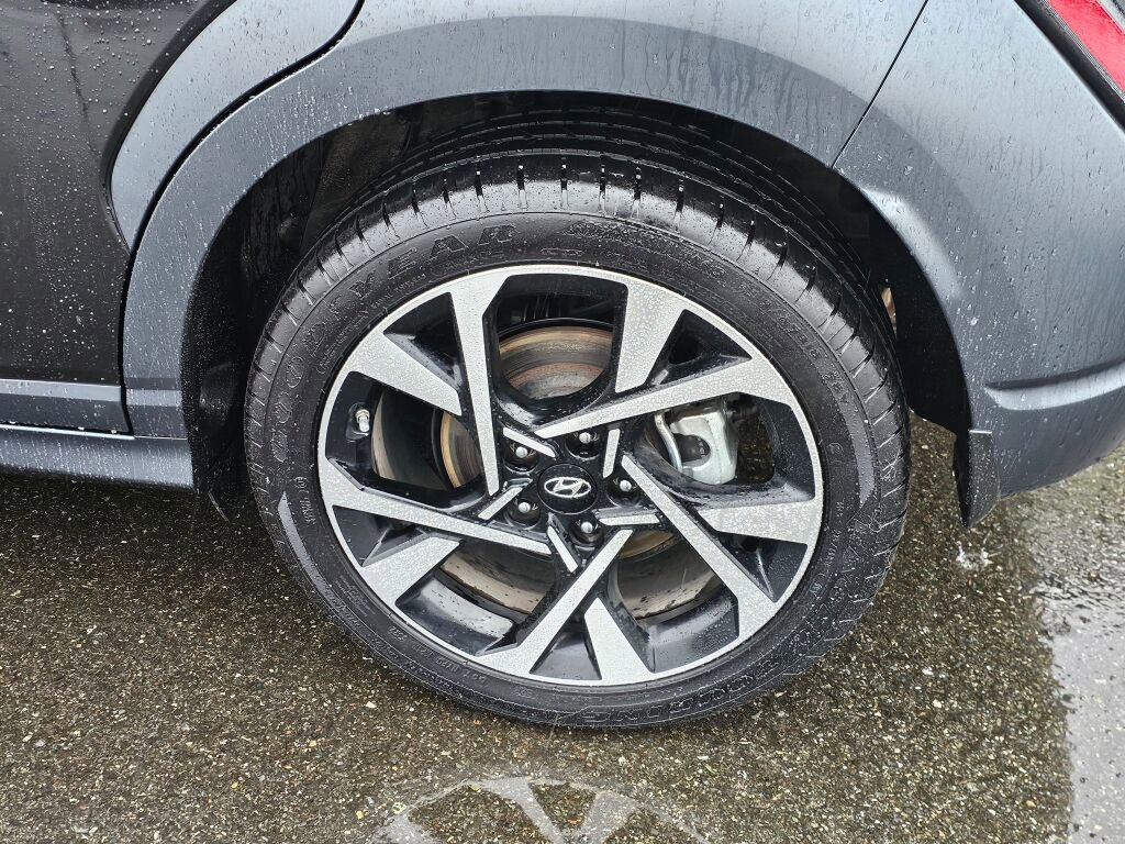 Used 2023 Hyundai Kona Limited image 11