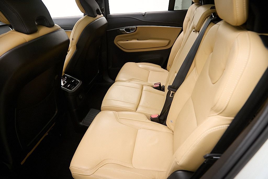 Certified 2024 Volvo XC90 T8 Ultimate w/ Protection Package image 23