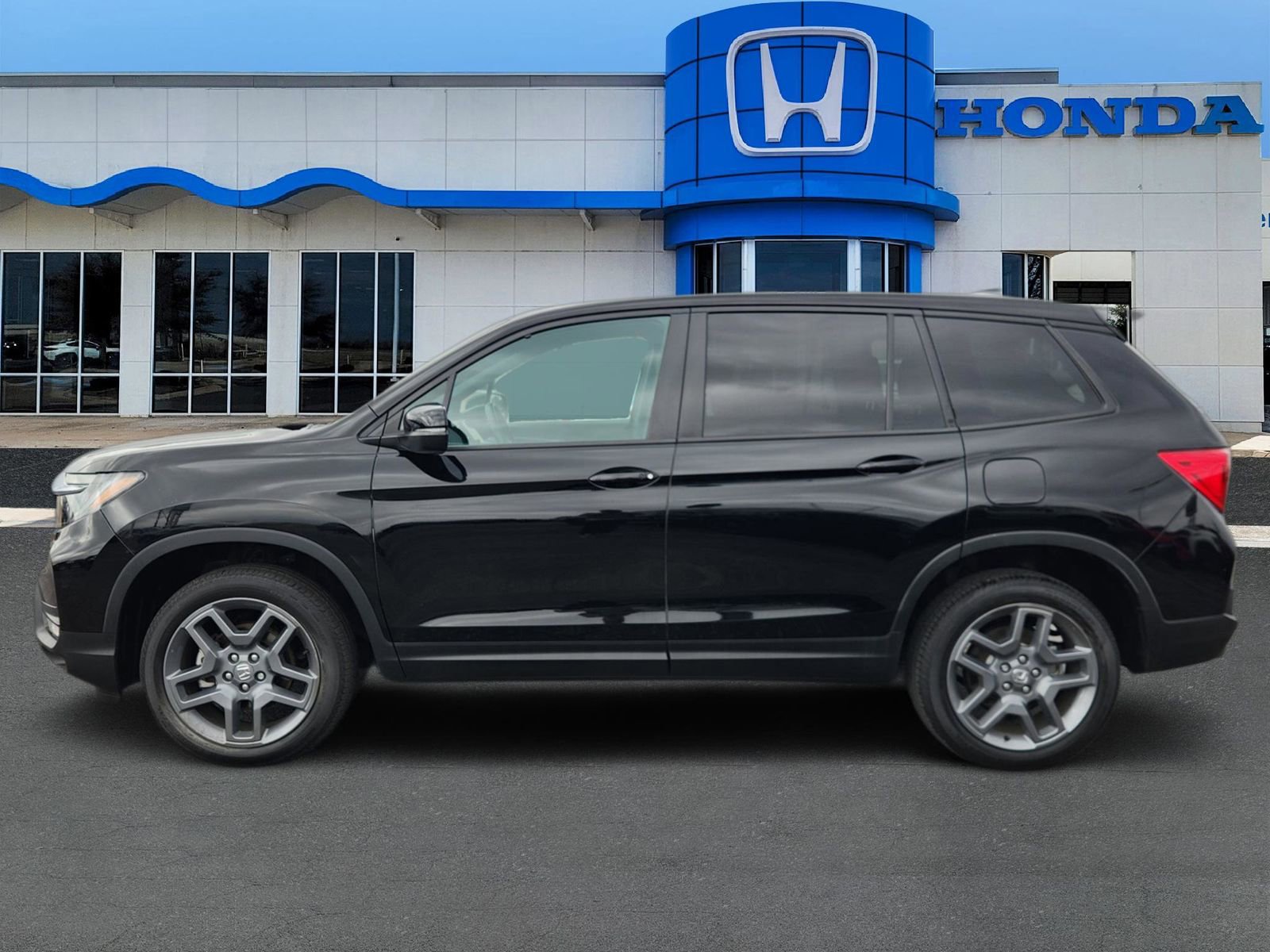 Used 2023 Honda Passport EX-L image 3