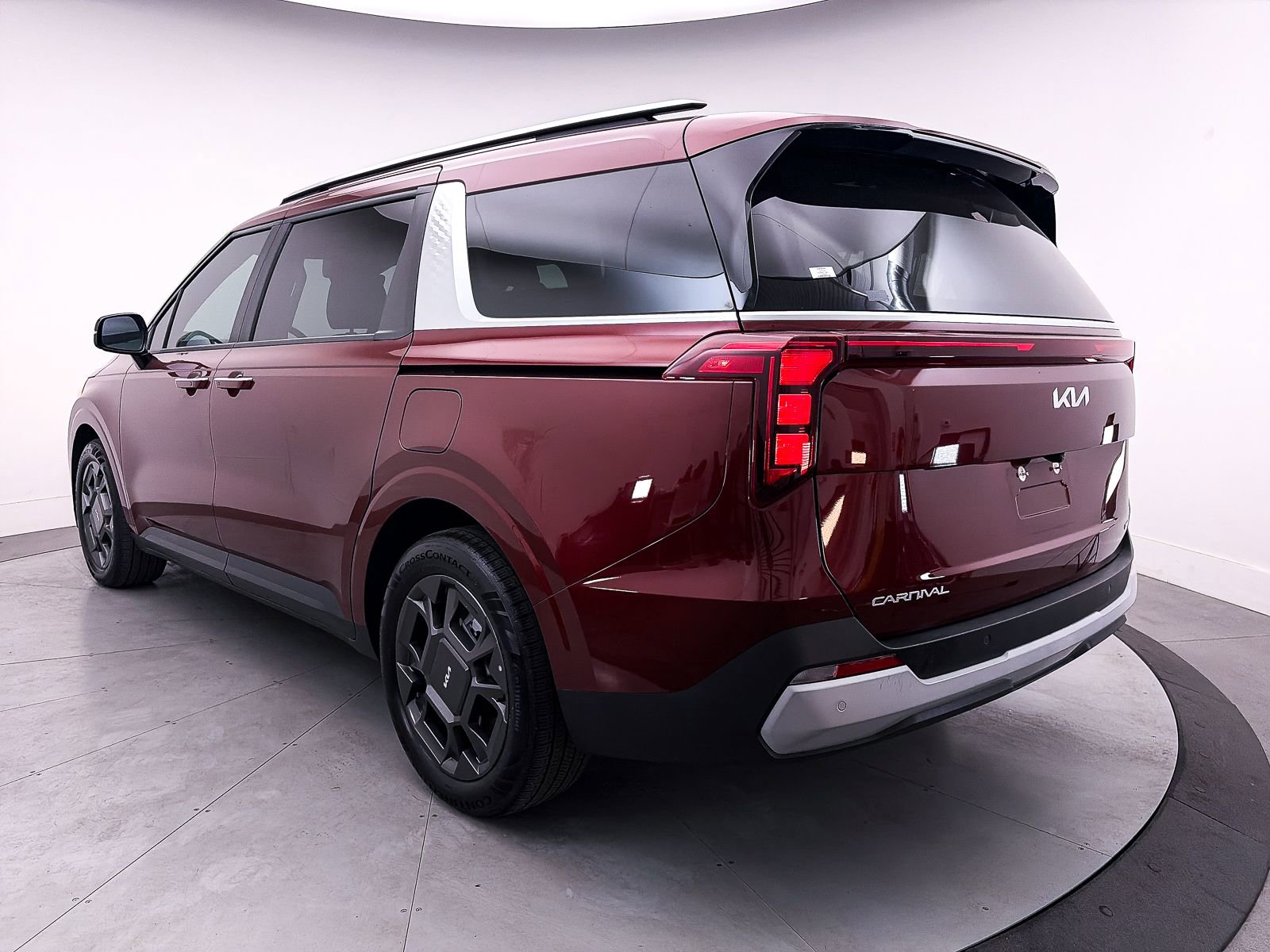 Certified 2025 Kia Carnival EX image 13
