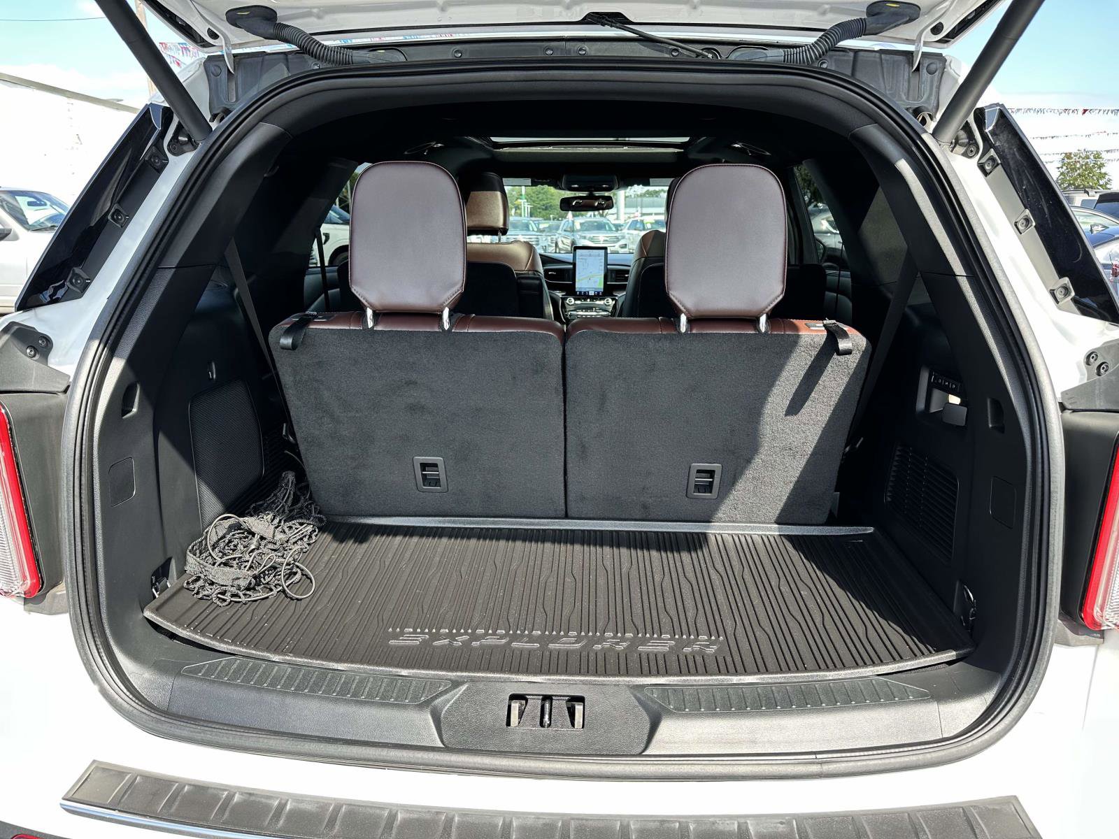 Used 2023 Ford Explorer Platinum w/ Technology Package image 8