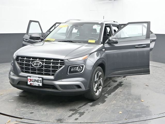 Used 2023 Hyundai Venue Limited image 33