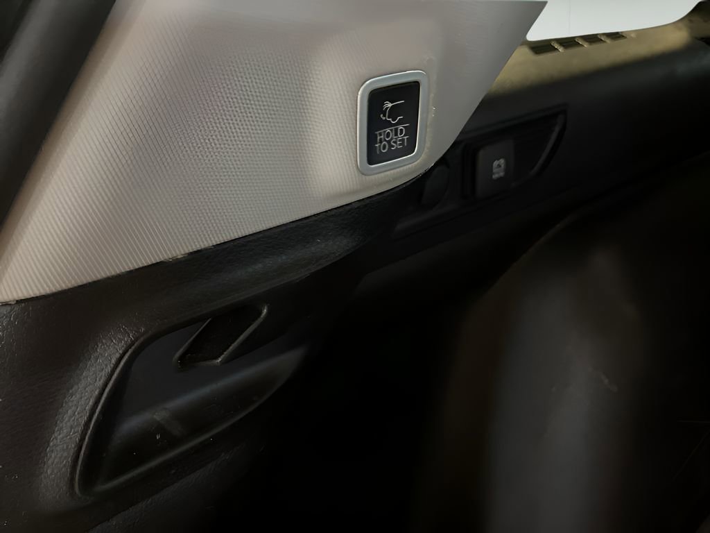 Used 2023 Jeep Grand Cherokee Limited image 24