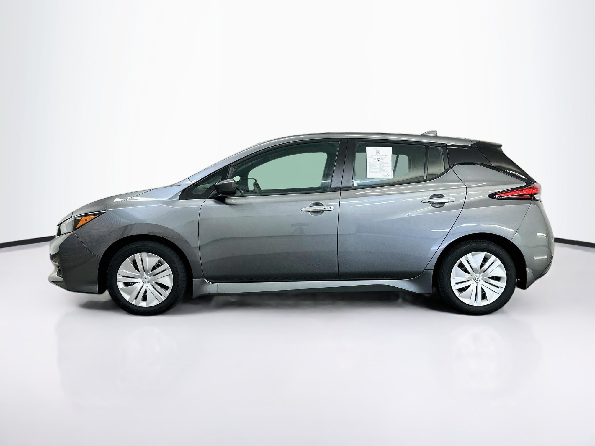 Used 2025 Nissan Leaf S FWD image 4