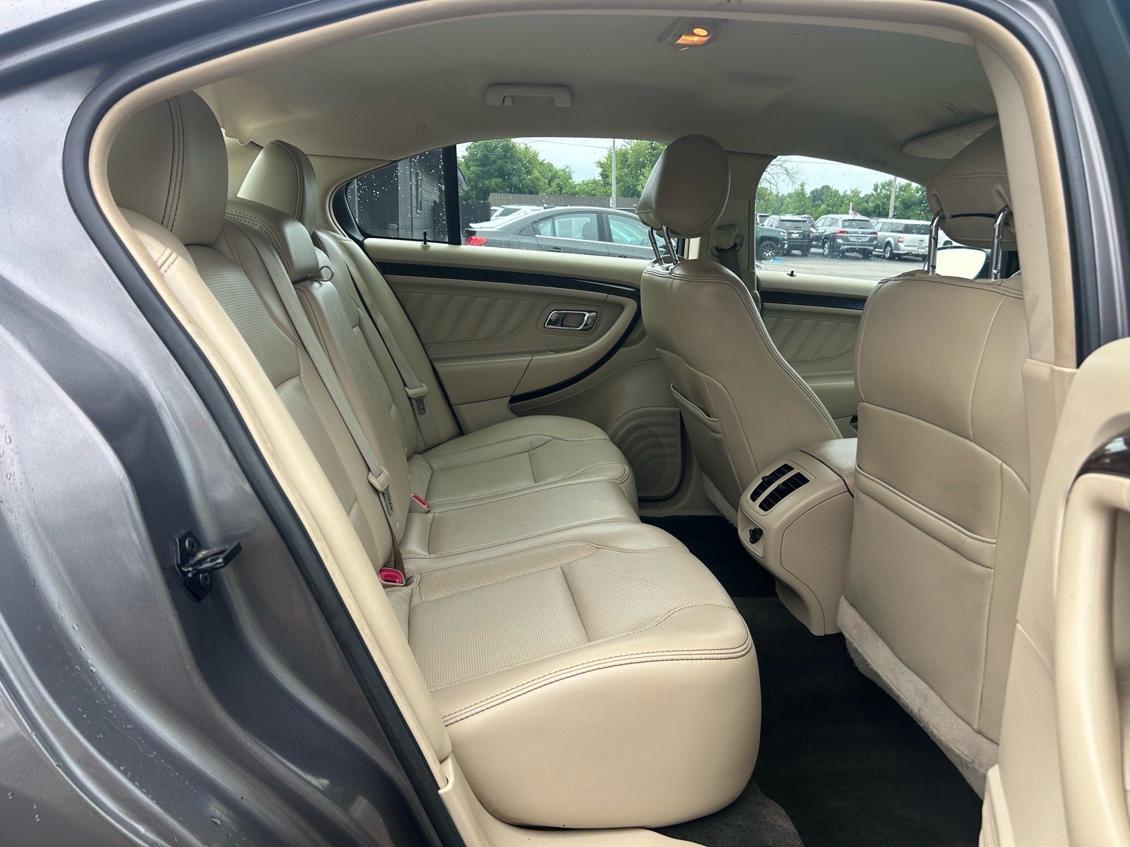 Used 2013 Ford Taurus Limited FWD image 16