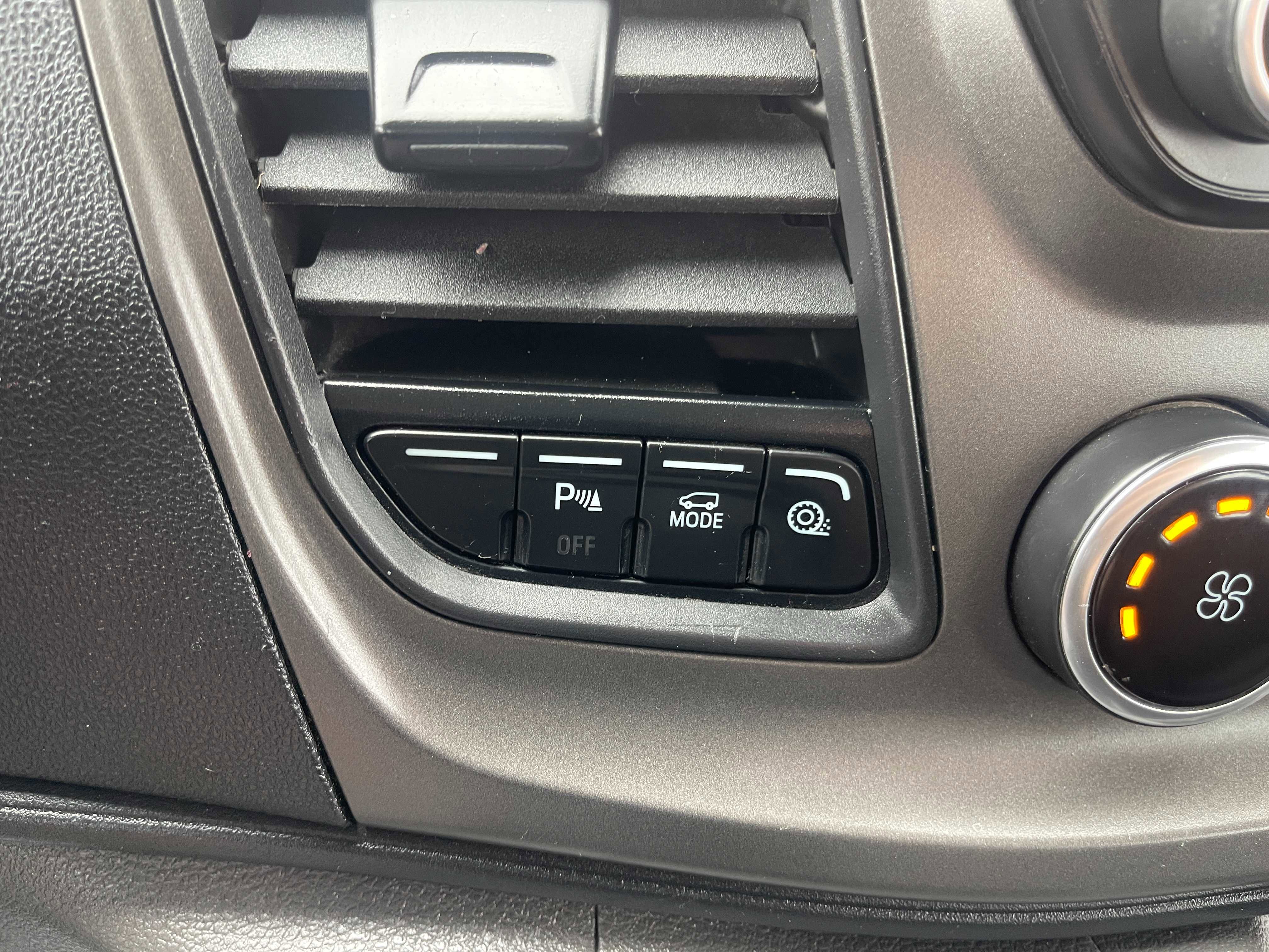 Used 2020 Ford Transit 350 XLT image 23