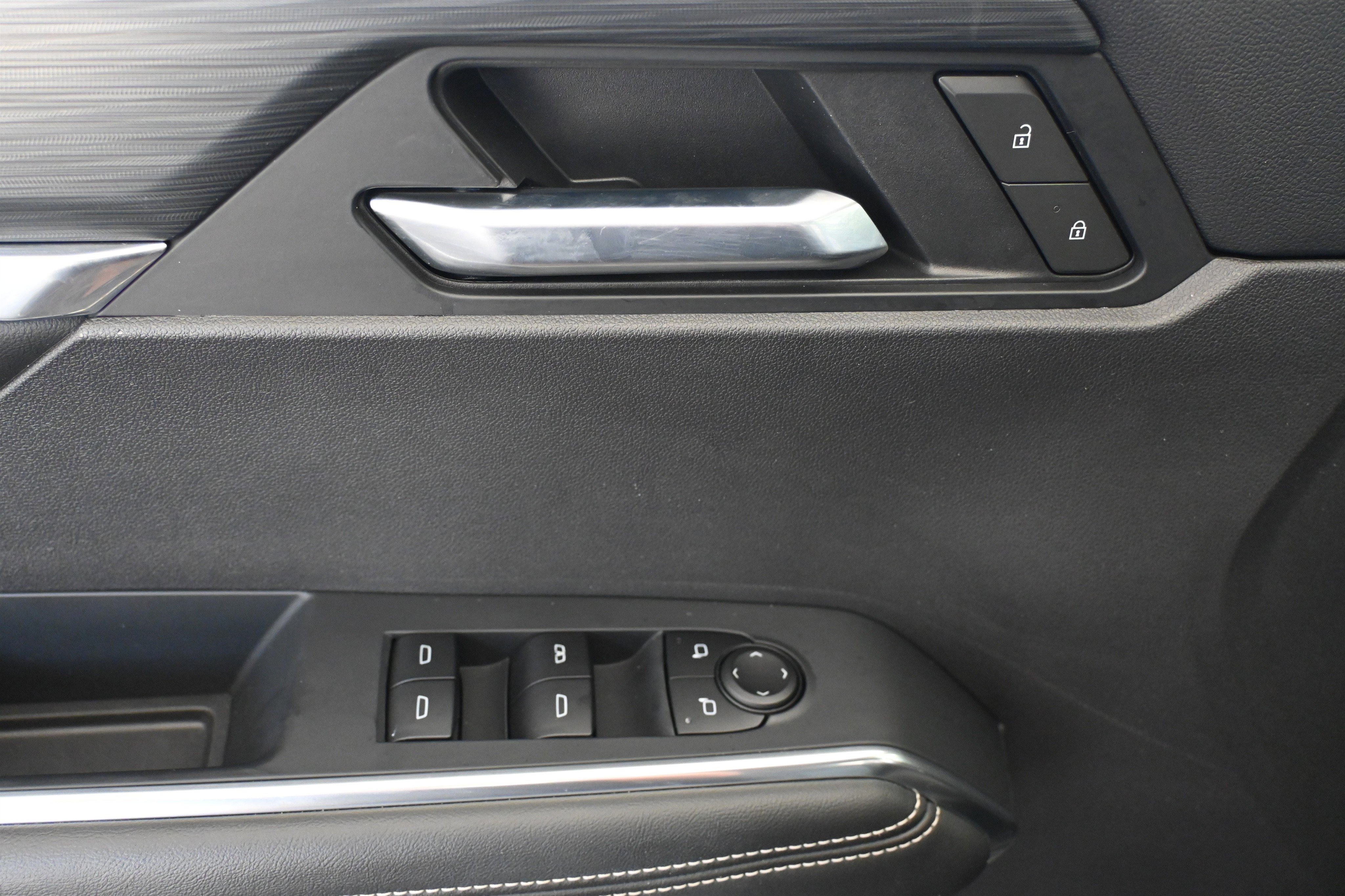 Used 2025 GMC Acadia Elevation image 15
