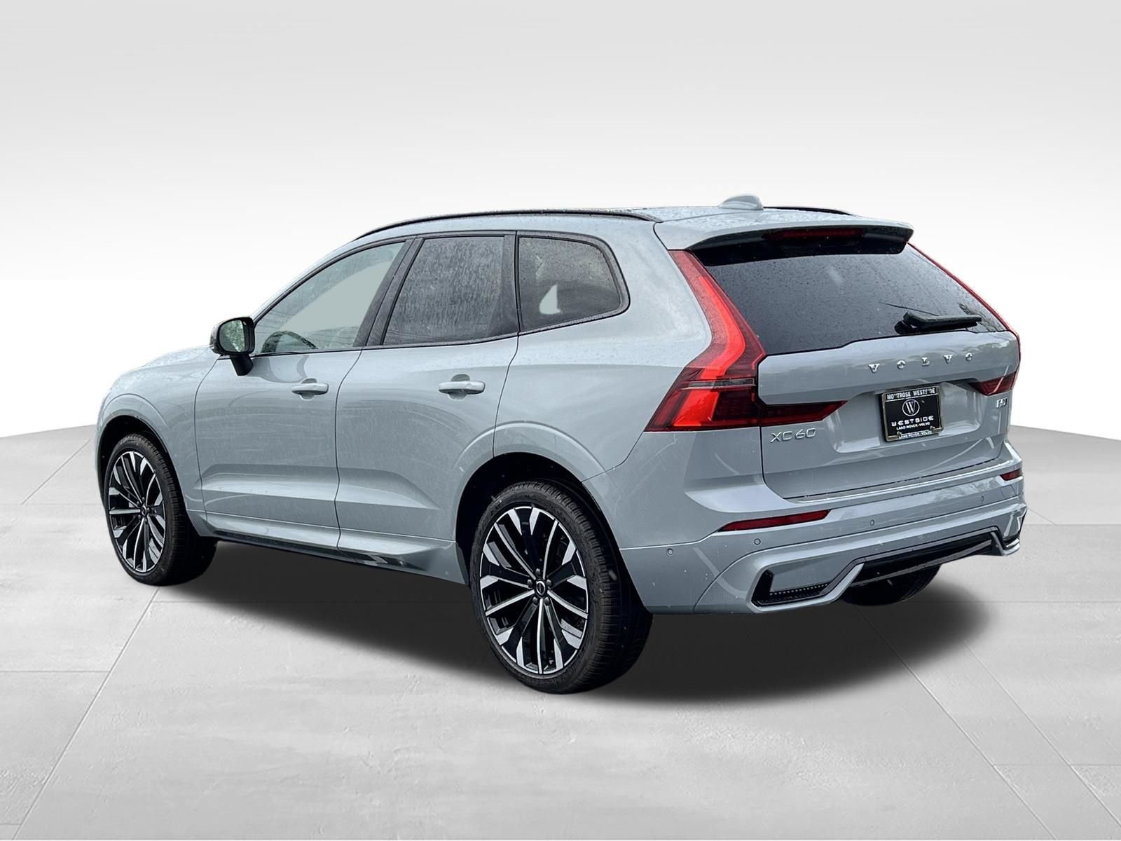 New 2026 Volvo XC60 B5 Plus w/ Protection Package Premier AWD/4WD image 4