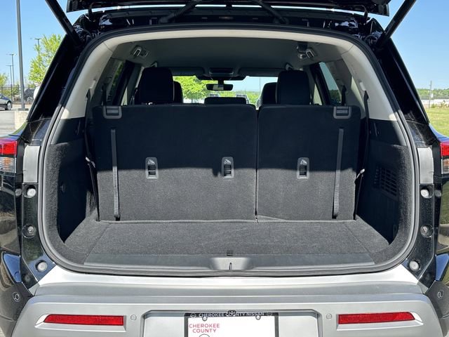 Certified 2025 Nissan Pathfinder SL w/ Black Appearance Package image 19