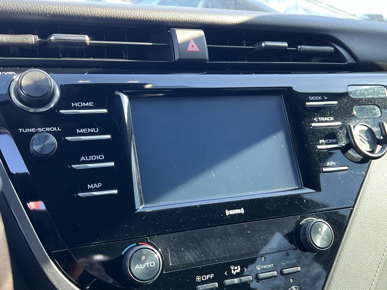 Used 2020 Toyota Camry SE image 16