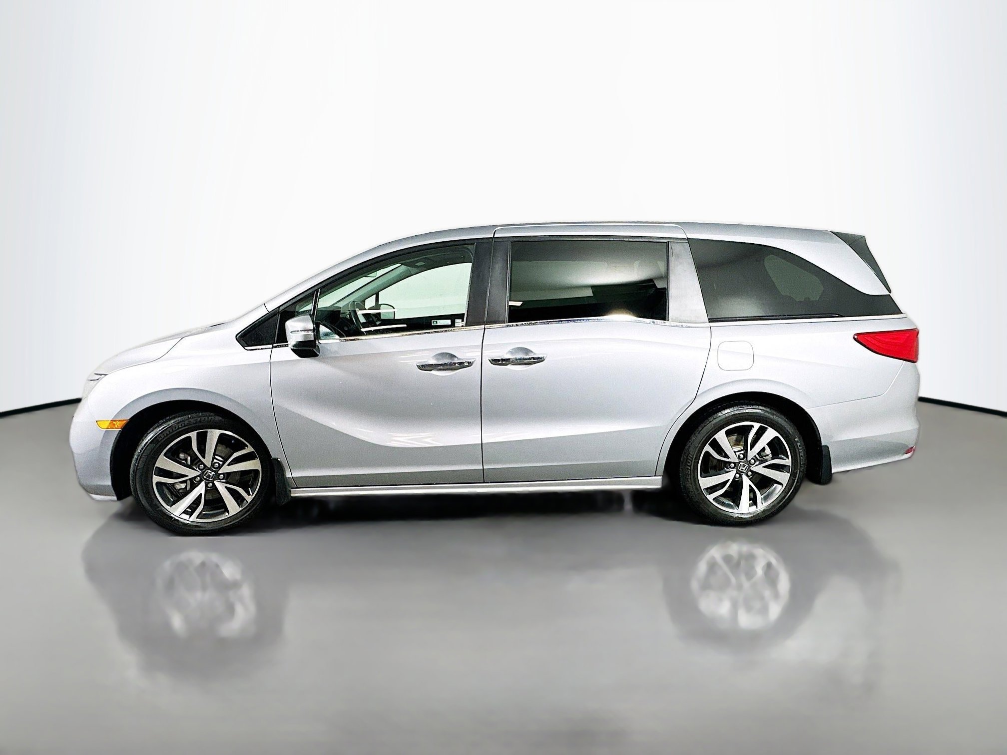 Used 2023 Honda Odyssey Touring image 4