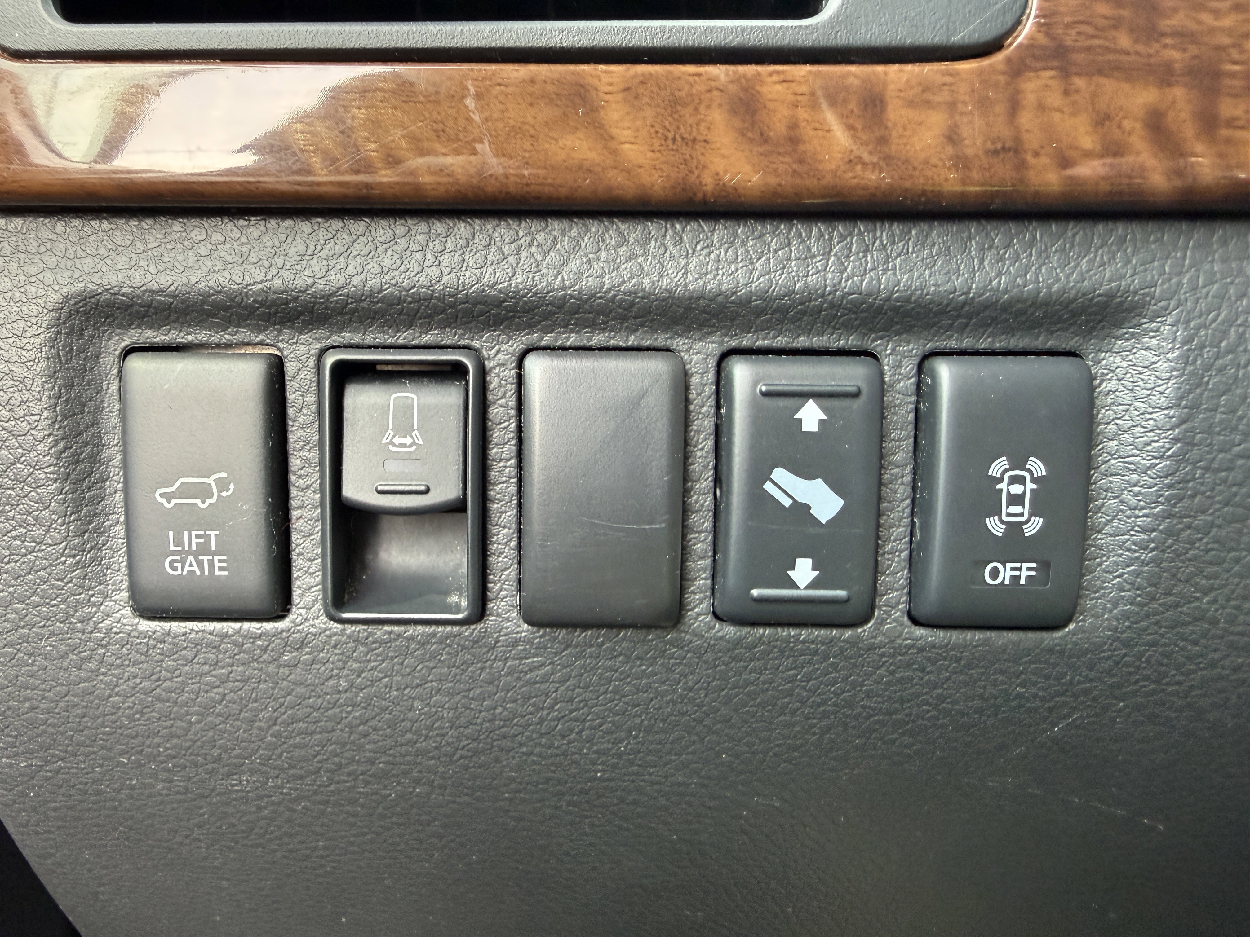 Used 2014 Nissan Armada Platinum w/ 2nd Row Captain Seat Package image 38