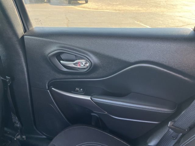 Used 2019 Jeep Cherokee Latitude w/ Popular Appearance Group image 14