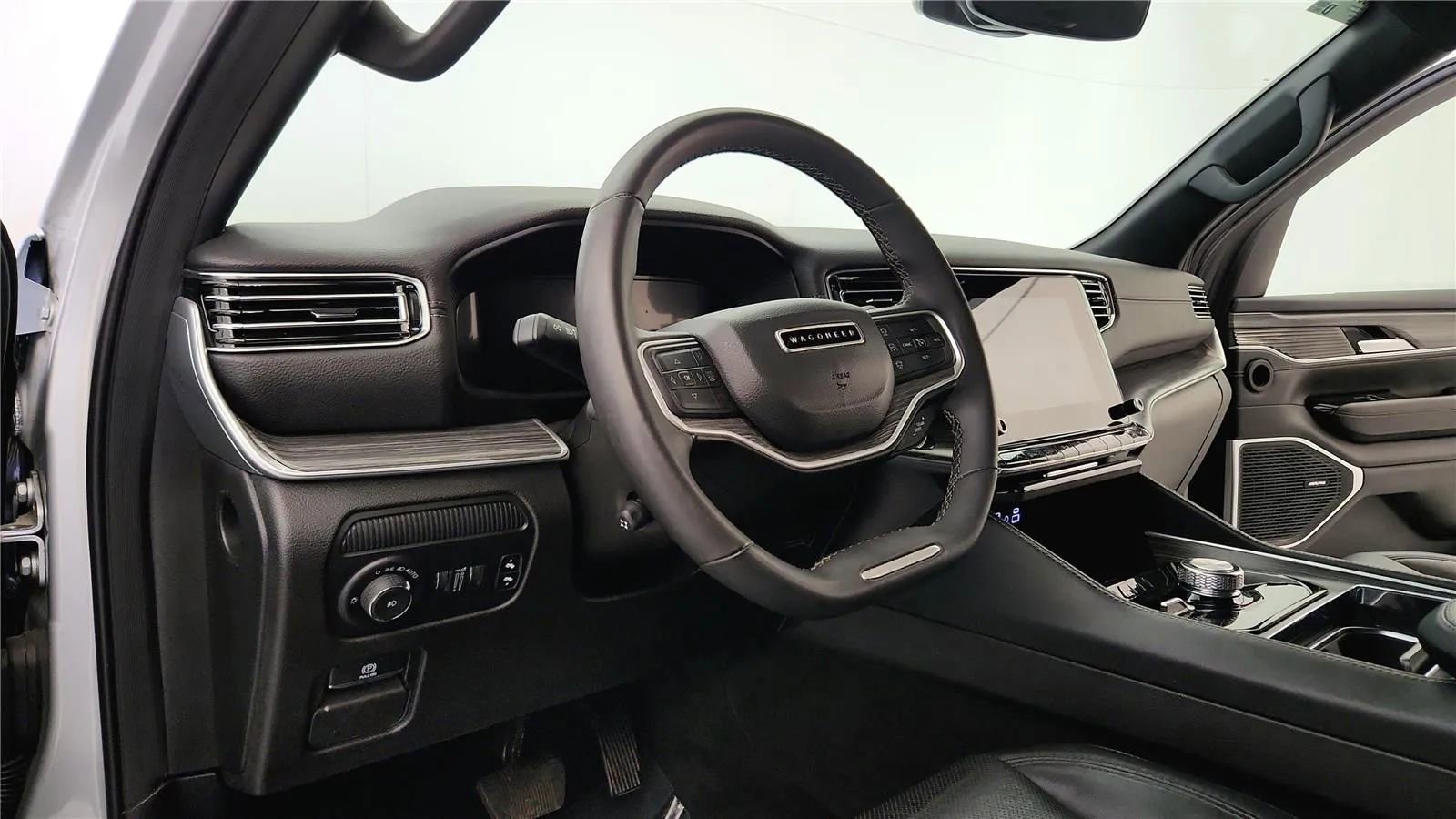 Used 2024 Jeep Wagoneer L Series II w/ Flexible Seating Group image 24