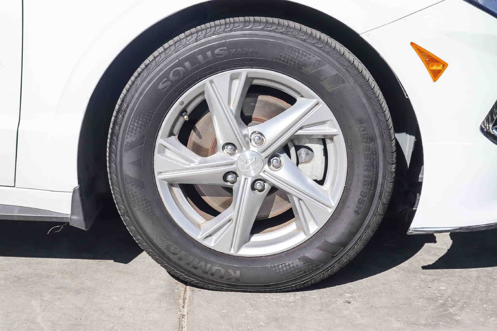 Used 2021 Hyundai Sonata SE w/ Preferred Accessory Package FWD image 9