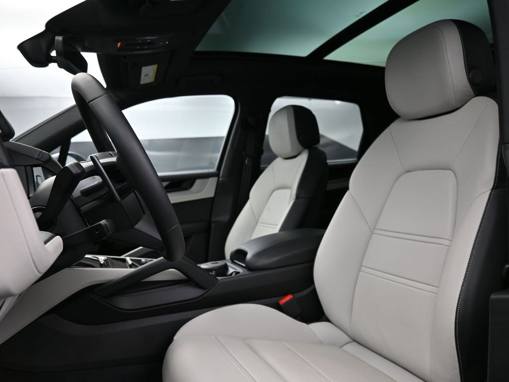 Used 2025 Porsche Cayenne S image 5