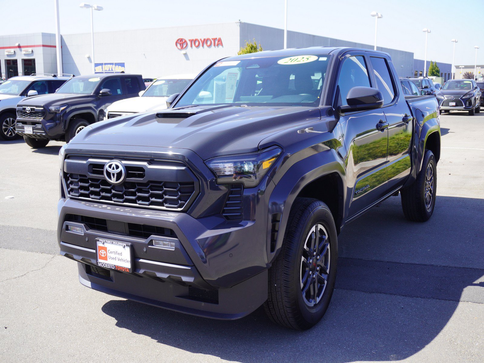 Used 2025 Toyota Tacoma TRD Sport w/ TRD Sport Upgrade Package AWD/4WD image 7