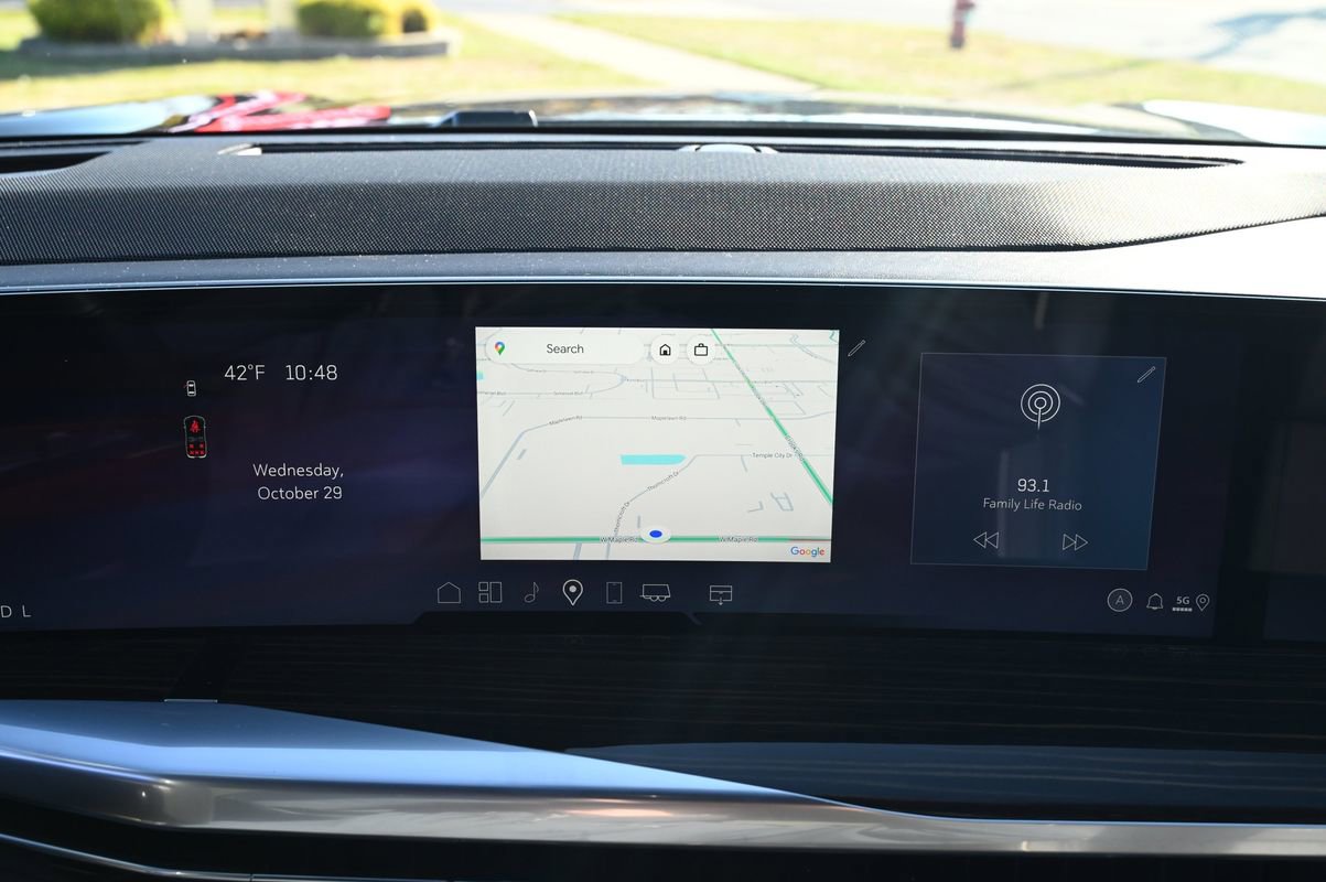 Used 2025 Cadillac Escalade Premium Luxury w/ LPO, Floor Liner Package image 32