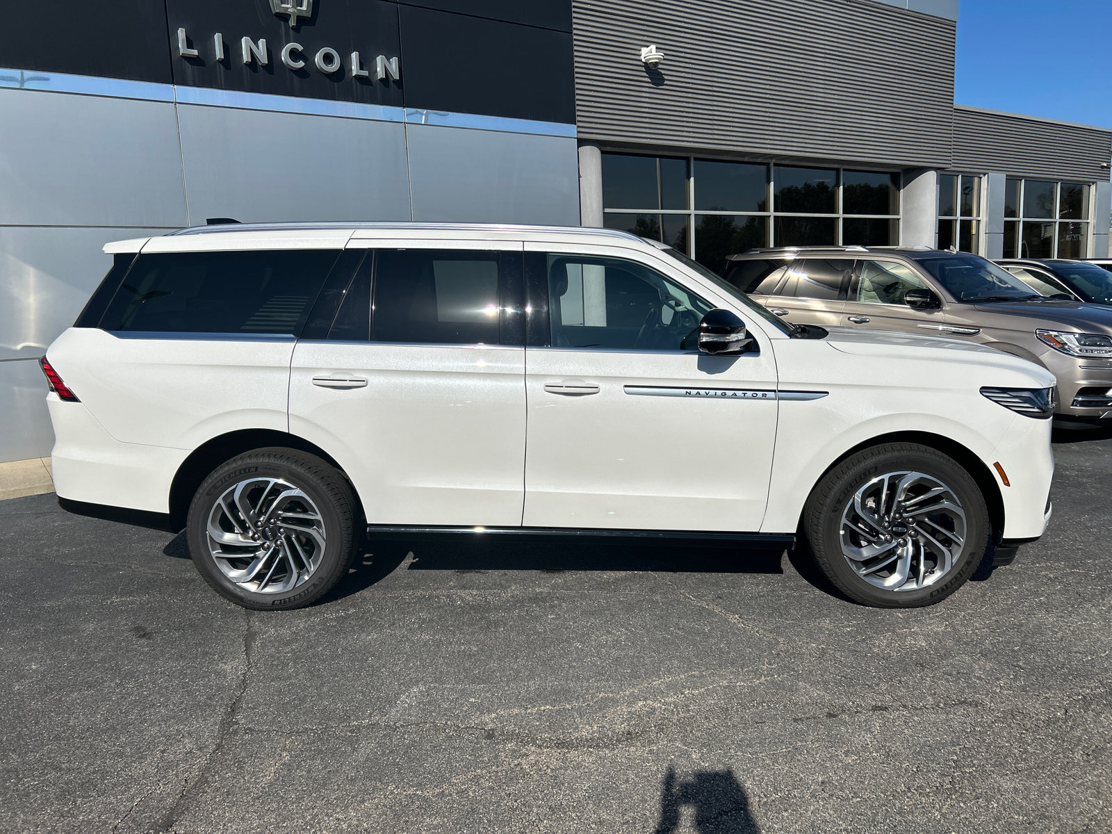 New 2026 Lincoln Navigator Reserve AWD/4WD image 8